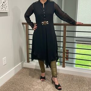 Mini Singh 2 piece kurta and legging set in black and gold designer set